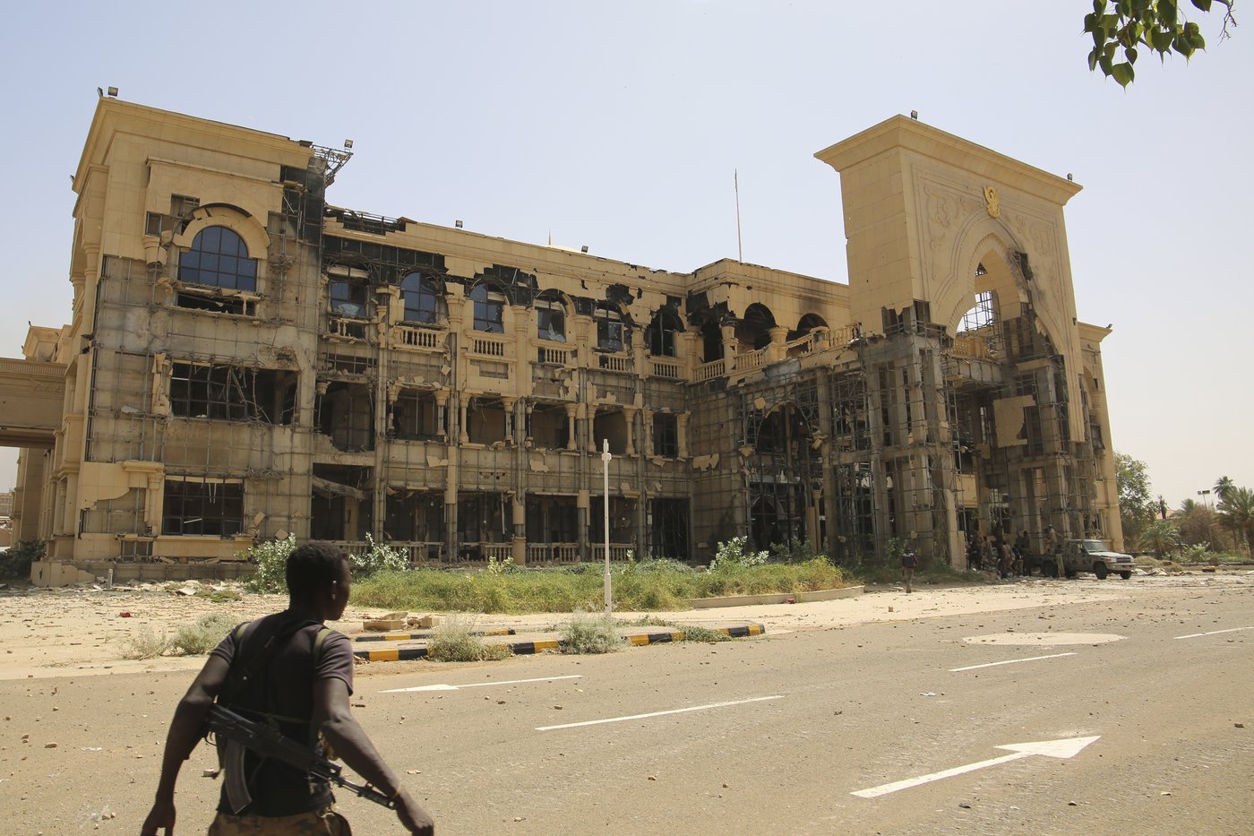 Sudan's military says it has retaken Khartoum's Republican Palace, seat of country's government | iNFOnews.ca
