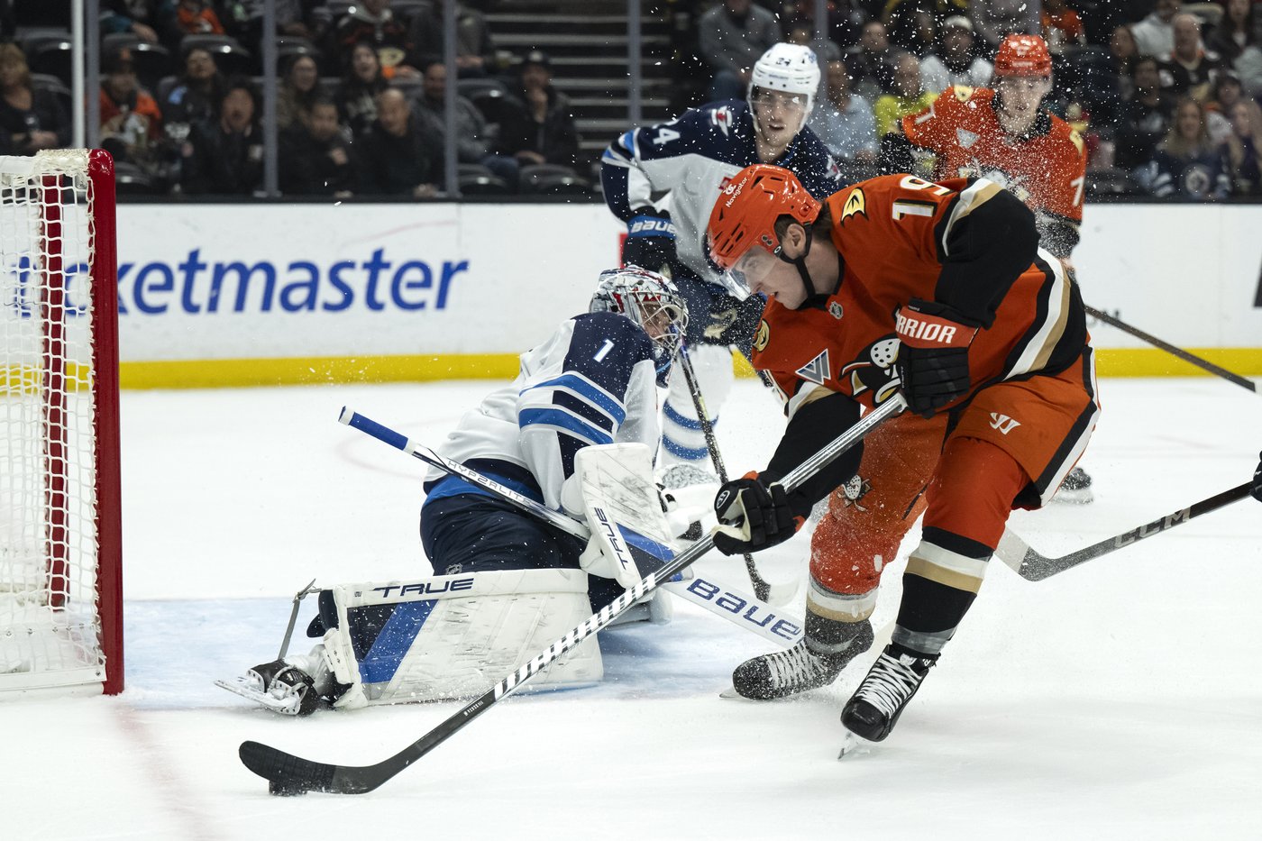 Troy Terry gets last-minute winner, Ducks' late rally stuns NHL-best Winnipeg 3-2 | iNFOnews.ca