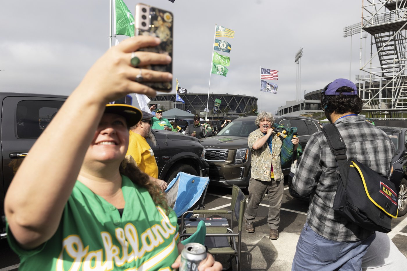 Athletics bid emotional farewell to Oakland Coliseum that they called home since 1968 | iNFOnews.ca