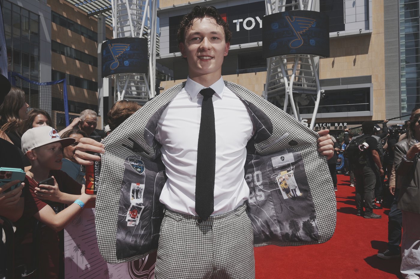 New York Islanders select defenceman Matthew Schaefer first overall at NHL draft | iNFOnews.ca New York Islanders select defenceman Matthew Schaefer first overall at NHL draft | iNFOnews.ca