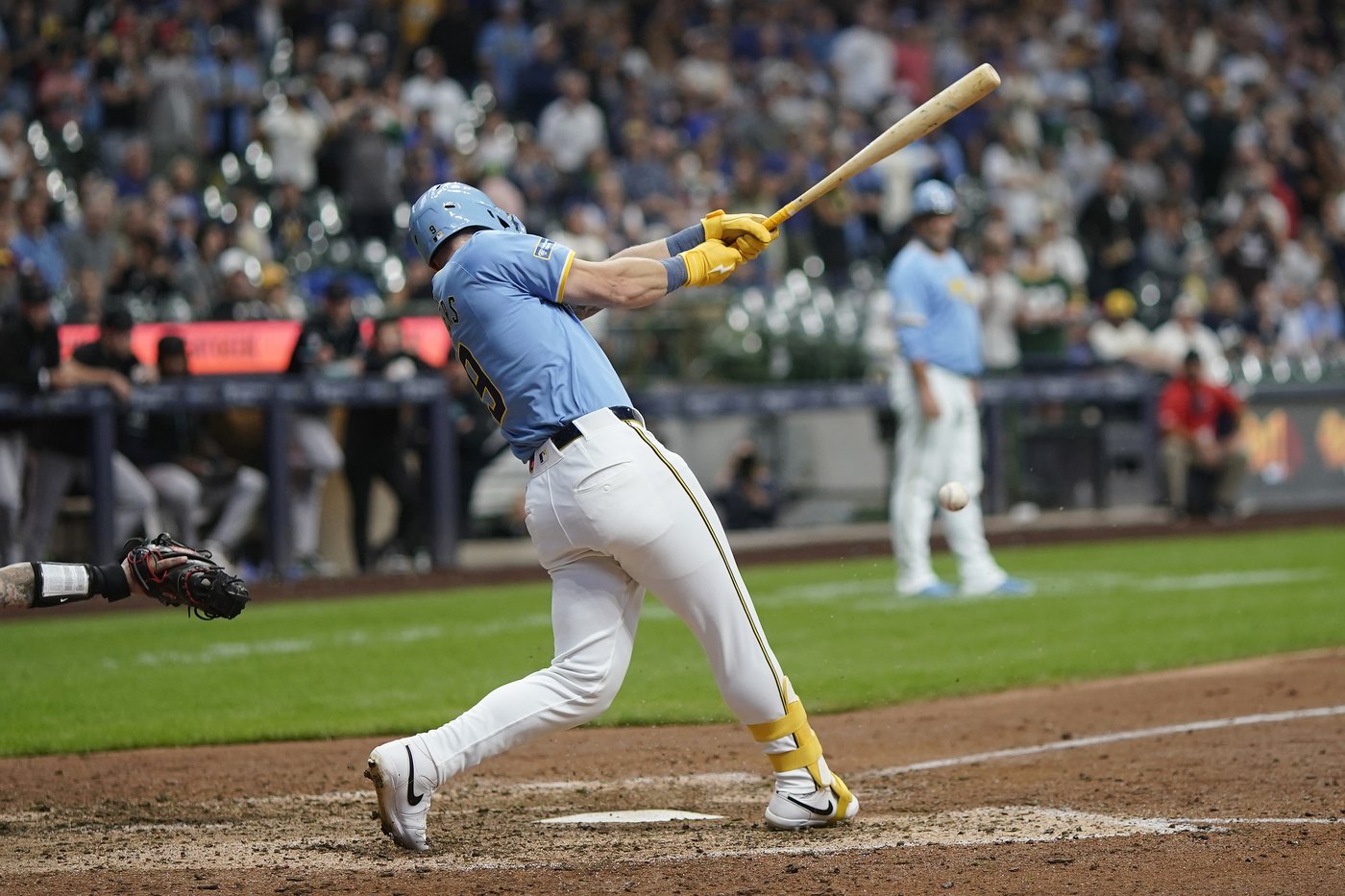 NL Central champion Brewers overcome 8-run deficit and beat Diamondbacks 10-9 | iNFOnews.ca NL Central champion Brewers overcome 8-run deficit and beat Diamondbacks 10-9 | iNFOnews.ca