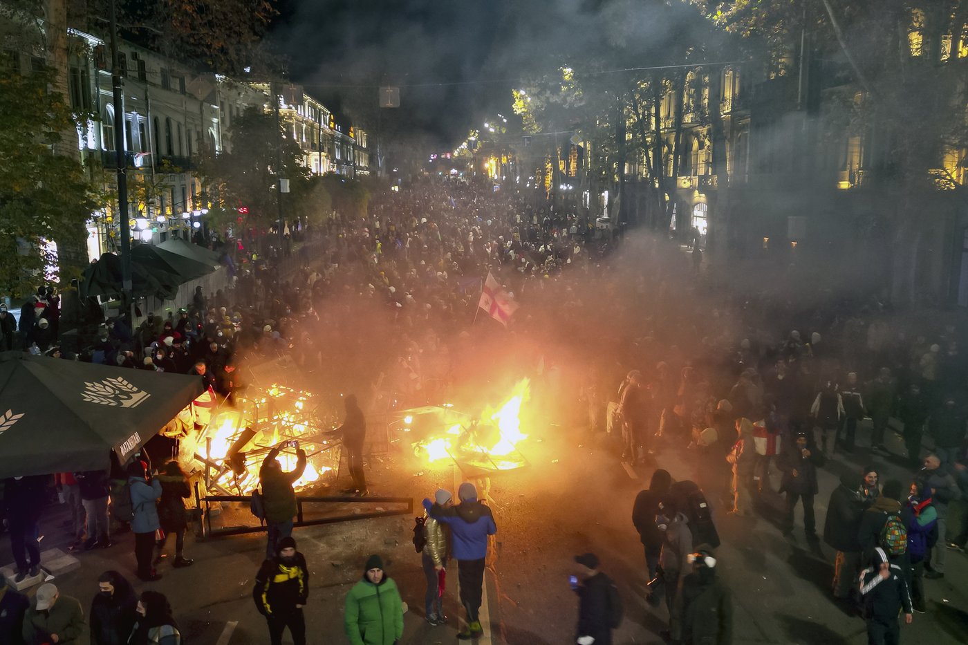 Georgian protesters and police clash after prime minister suspends talks on joining the EU | iNFOnews.ca Georgian protesters and police clash after prime minister suspends talks on joining the EU | iNFOnews.ca