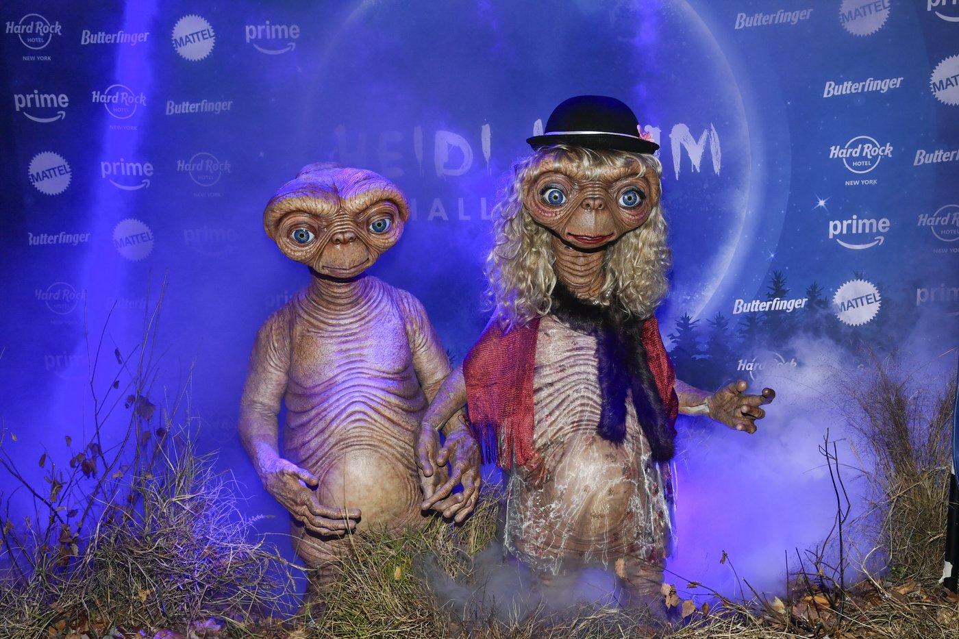 Heidi Klum and Janelle Monáe wear elaborate E.T. costumes for their Halloween parties | iNFOnews.ca Heidi Klum and Janelle Monáe wear elaborate E.T. costumes for their Halloween parties | iNFOnews.ca