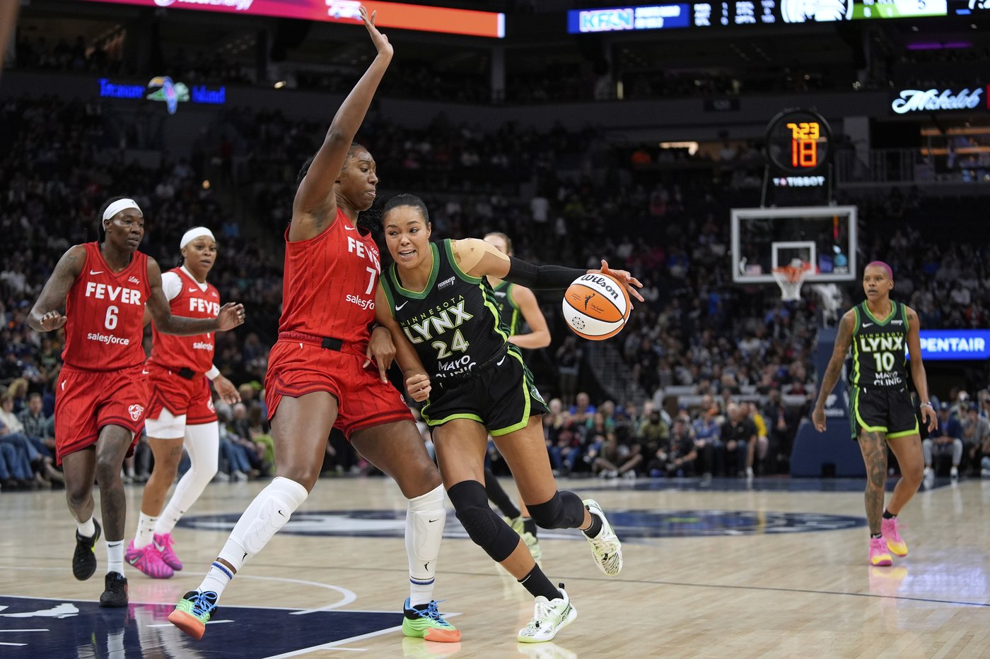 Collier scores 32 in return from 7-game absence, Lynx beat short-handed Fever 97-84 | iNFOnews.ca Collier scores 32 in return from 7-game absence, Lynx beat short-handed Fever 97-84 | iNFOnews.ca