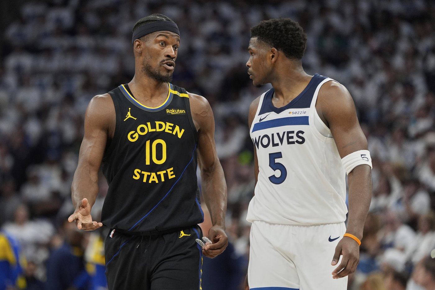 Warriors take Game 1 from cold-shooting Wolves 99-88 despite Curry's departure with hamstring strain | iNFOnews.ca Warriors take Game 1 from cold-shooting Wolves 99-88 despite Curry's departure with hamstring strain | iNFOnews.ca