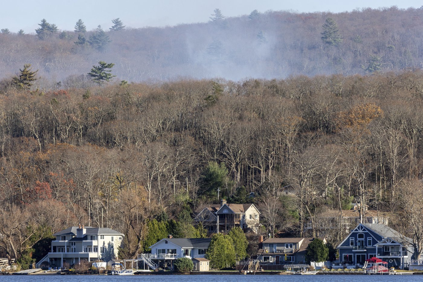 Fire crews on both US coasts battle wildfires | iNFOnews.ca Fire crews on both US coasts battle wildfires | iNFOnews.ca