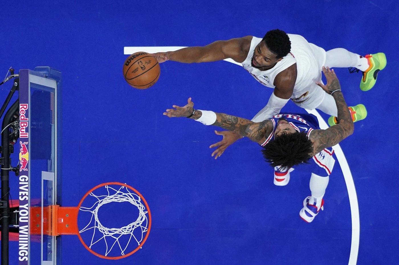 Cavs beats Sixers 114-106 to become 6th NBA team to start a season 13-0 | iNFOnews.ca Cavs beats Sixers 114-106 to become 6th NBA team to start a season 13-0 | iNFOnews.ca