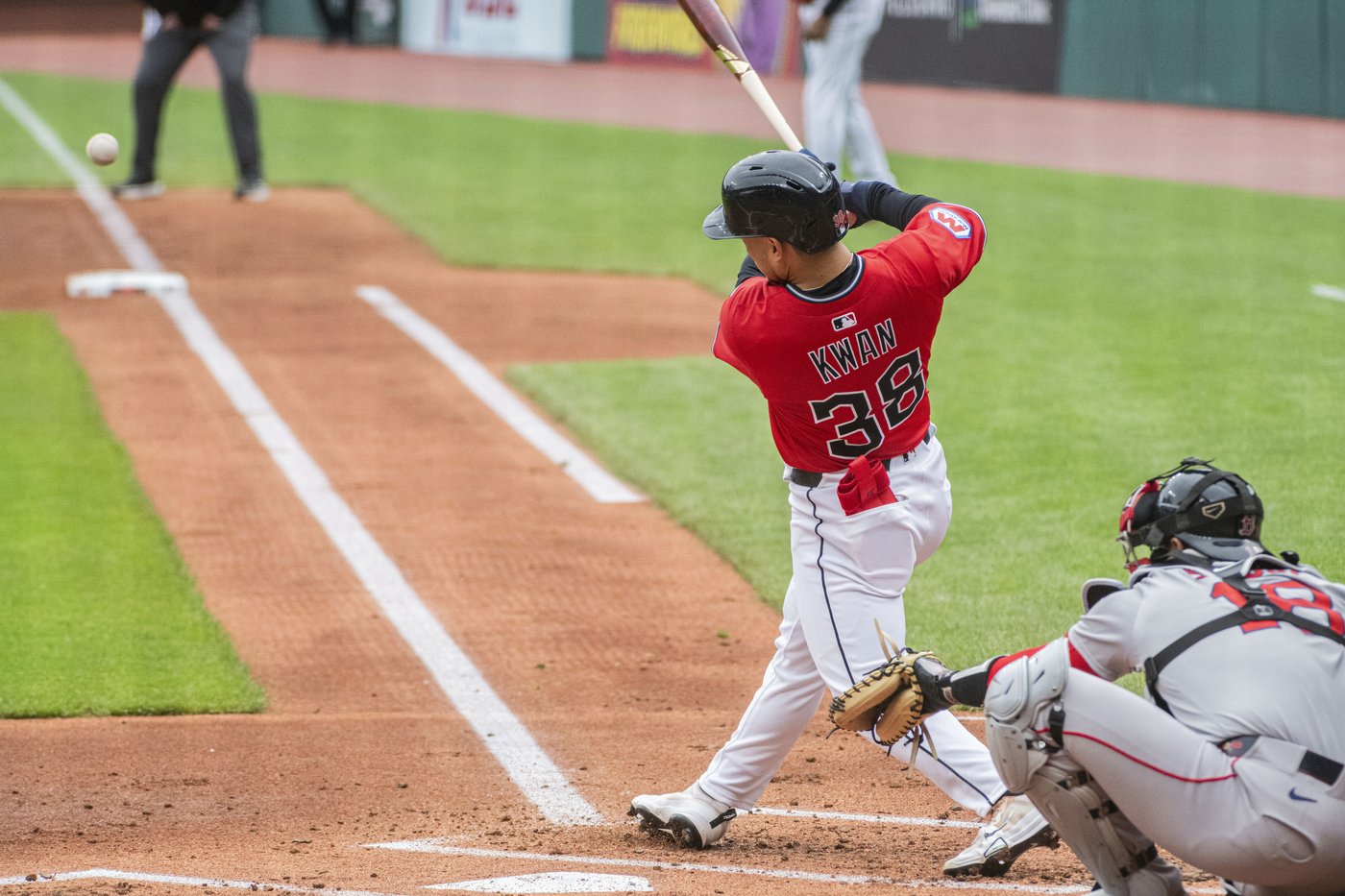 Steven Kwan's 6th-inning single lifts Guardians over Red Sox 5-4 in doubleheader opener | iNFOnews.ca