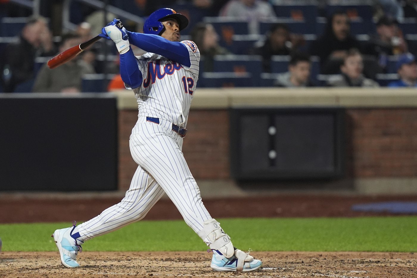 Lindor hits 2 more homers and the Mets hang on to beat the Phillies 5-4 | iNFOnews.ca