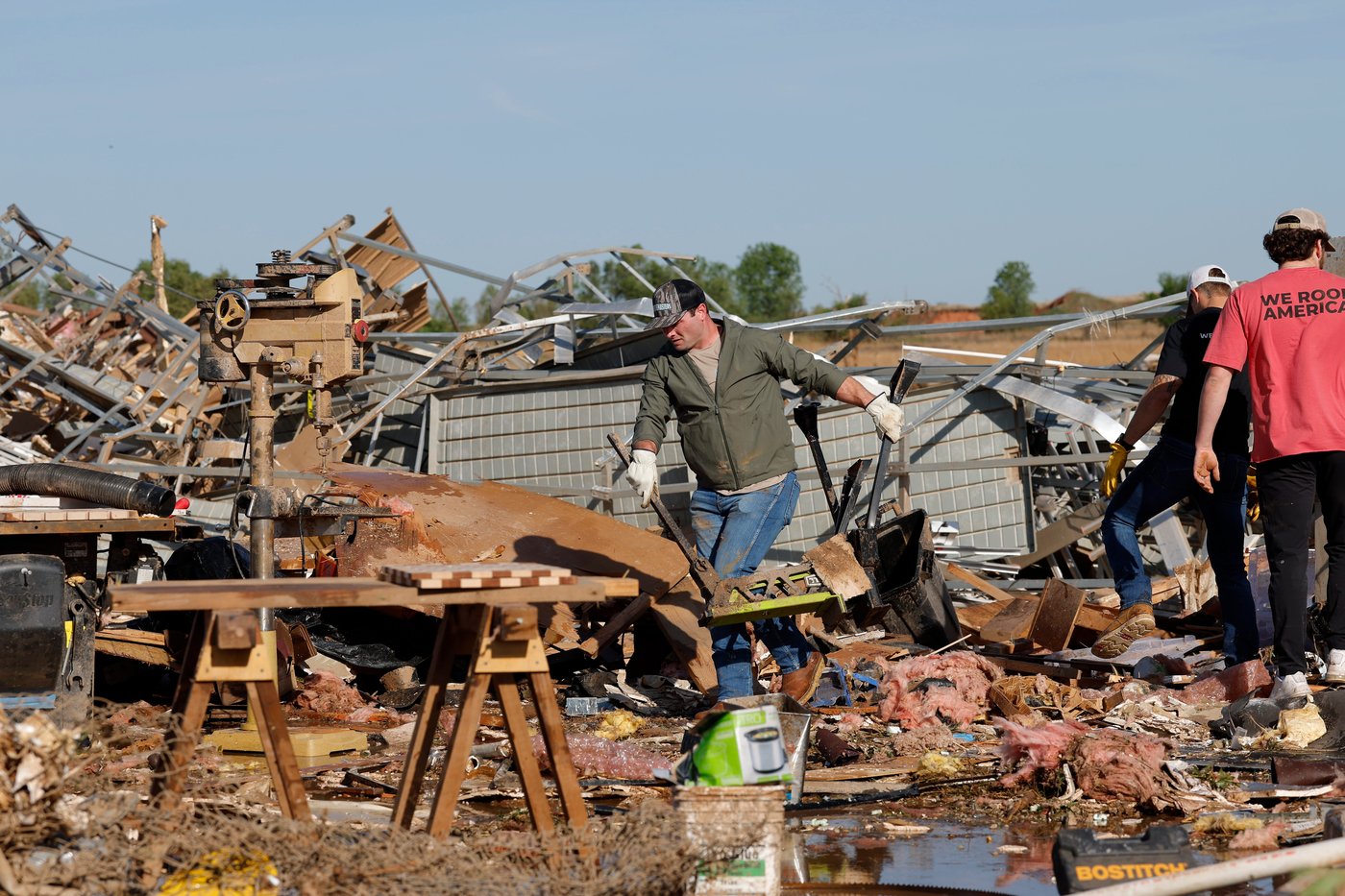 Violent tornado tears through Oklahoma town, damaging 40 homes but sparing lives | iNwheels Violent tornado tears through Oklahoma town, damaging 40 homes but sparing lives | iNwheels