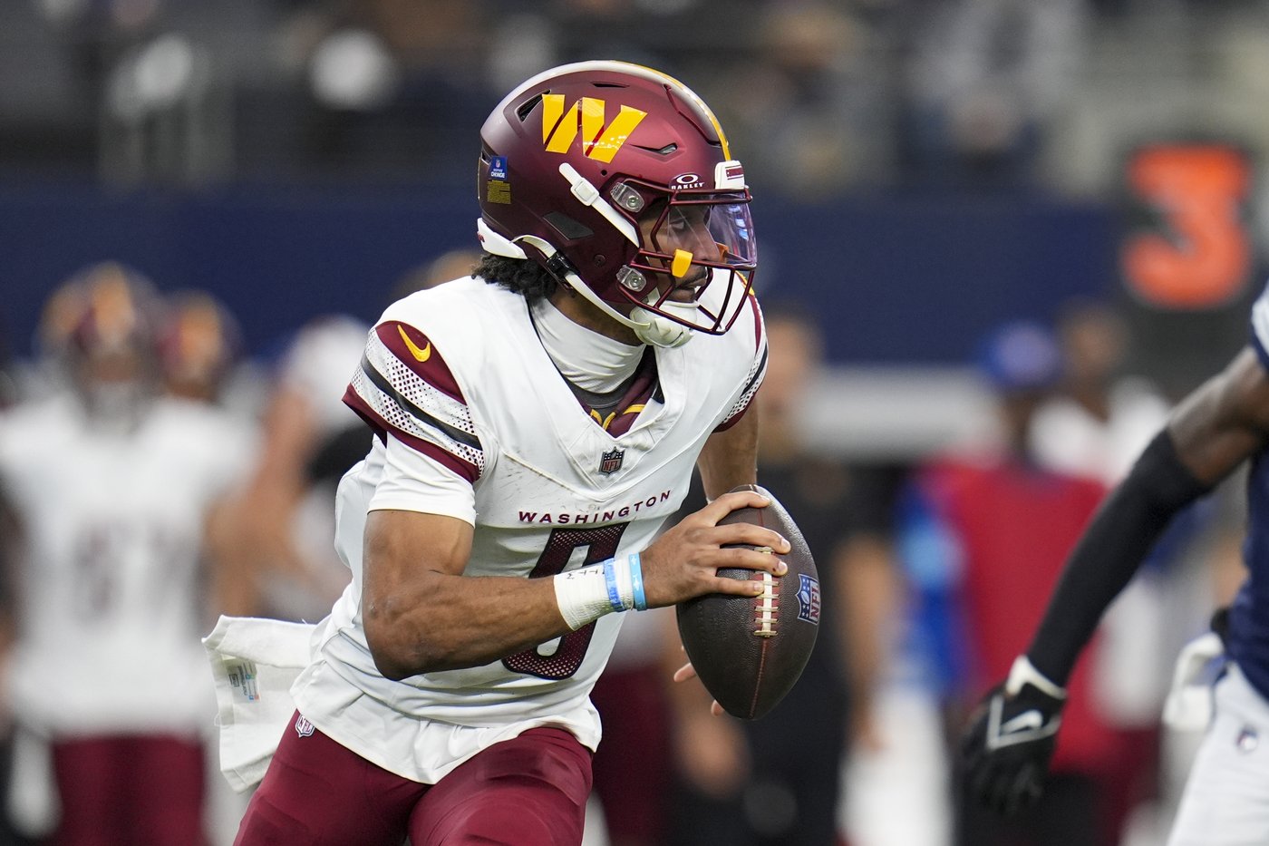 QB Jayden Daniels pulled at halftime with playoff-bound Commanders playing for seeding at Cowboys | iNFOnews.ca