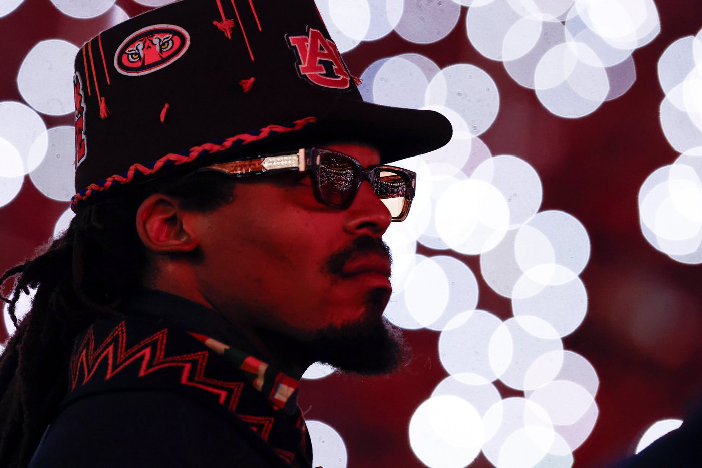 Auburn formally retires Cam Newton's No. 2 jersey at halftime against rival Georgia | iNFOnews.ca