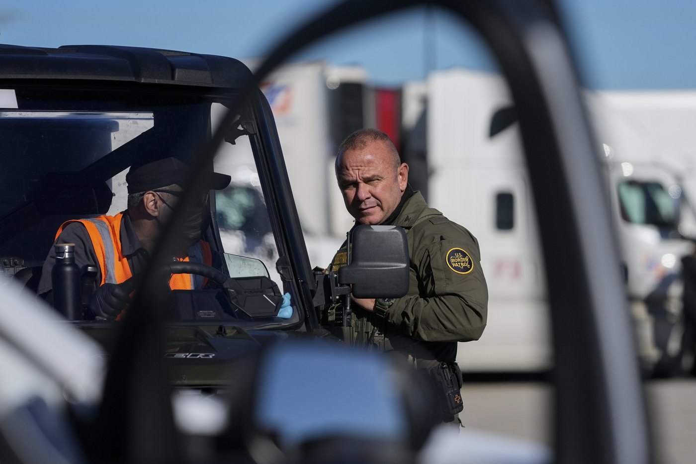Border Patrol official behind Chicago immigration crackdown defends tactics as Trump cheers | iNFOnews.ca Border Patrol official behind Chicago immigration crackdown defends tactics as Trump cheers | iNFOnews.ca