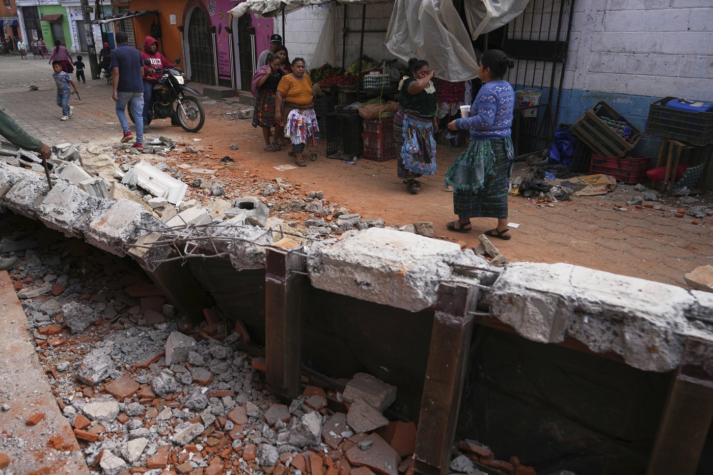 Death toll from dozens of earthquakes and aftershocks in Guatemala rises to 4 | iNFOnews.ca Death toll from dozens of earthquakes and aftershocks in Guatemala rises to 4 | iNFOnews.ca
