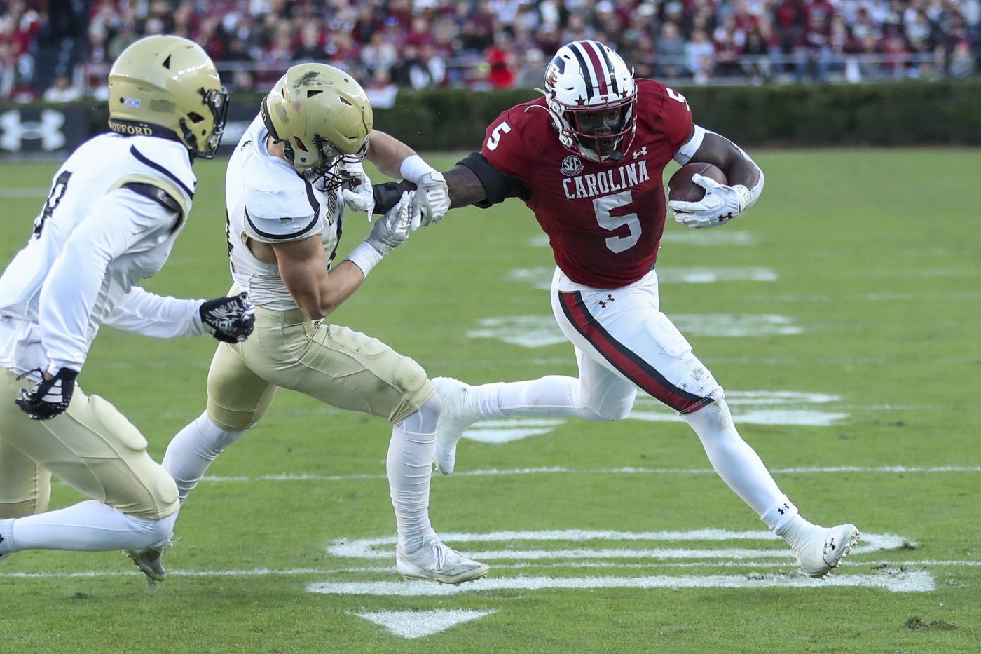 Louisville's Shough, S Carolina's Sanders, Utah State's Larsen win Comeback Player of the Year Award | iNFOnews.ca