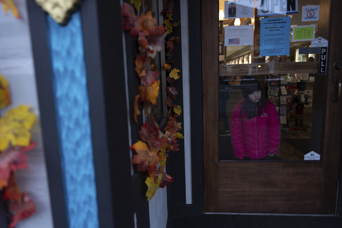 Magic and lights draw crowds to an alpine village in Washington state for Christmas | iNFOnews.ca