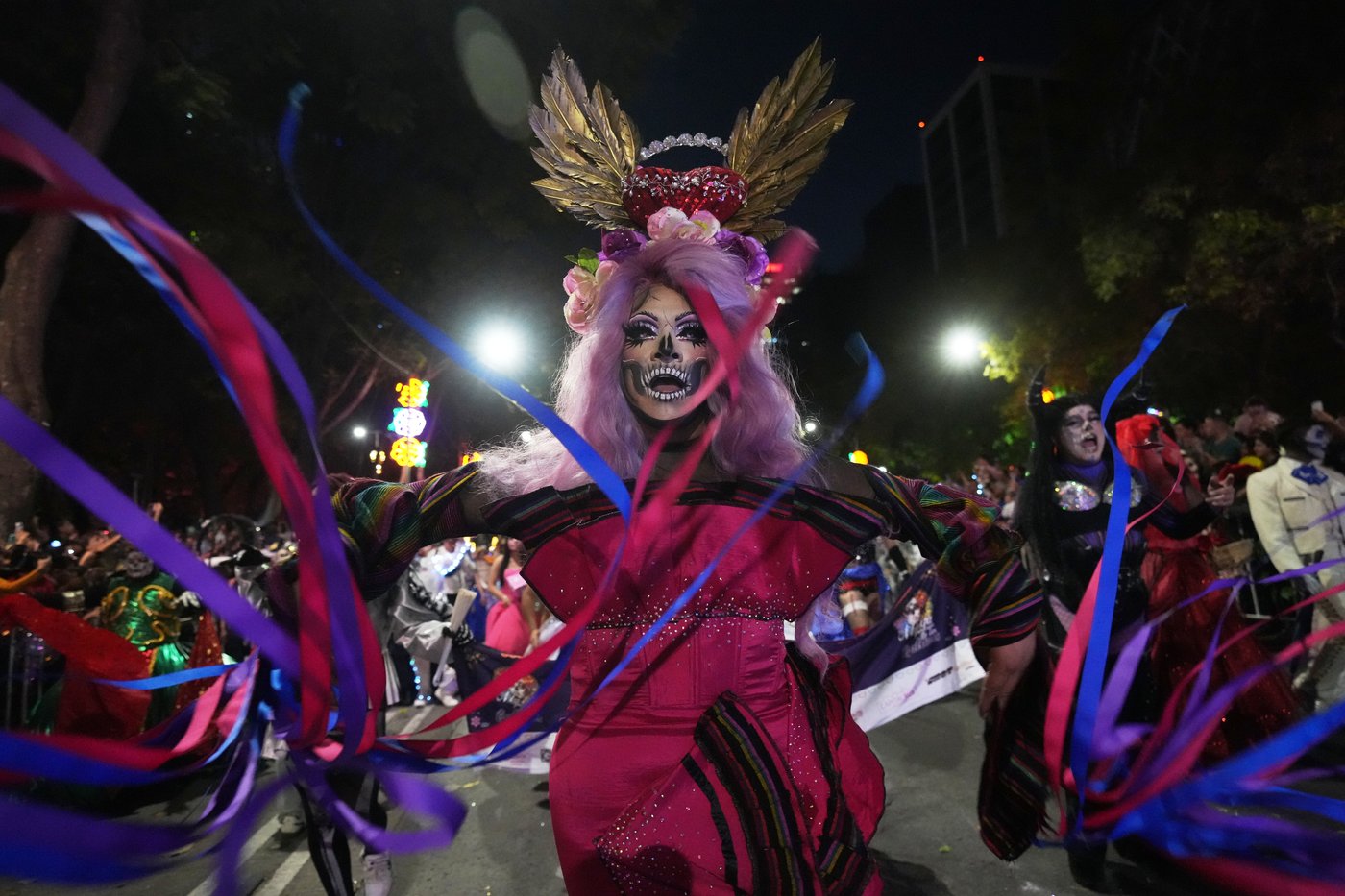 LGBTQ+ collective walks in Mexico City's Catrinas march ahead of Day of the Dead celebrations | iNFOnews.ca LGBTQ+ collective walks in Mexico City's Catrinas march ahead of Day of the Dead celebrations | iNFOnews.ca