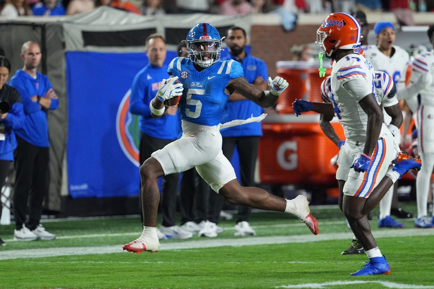 Lacy helps No. 6 Ole Miss rally past Florida for 34-24 win and Rebels fans chant 'We want Lane!' | iNFOnews.ca