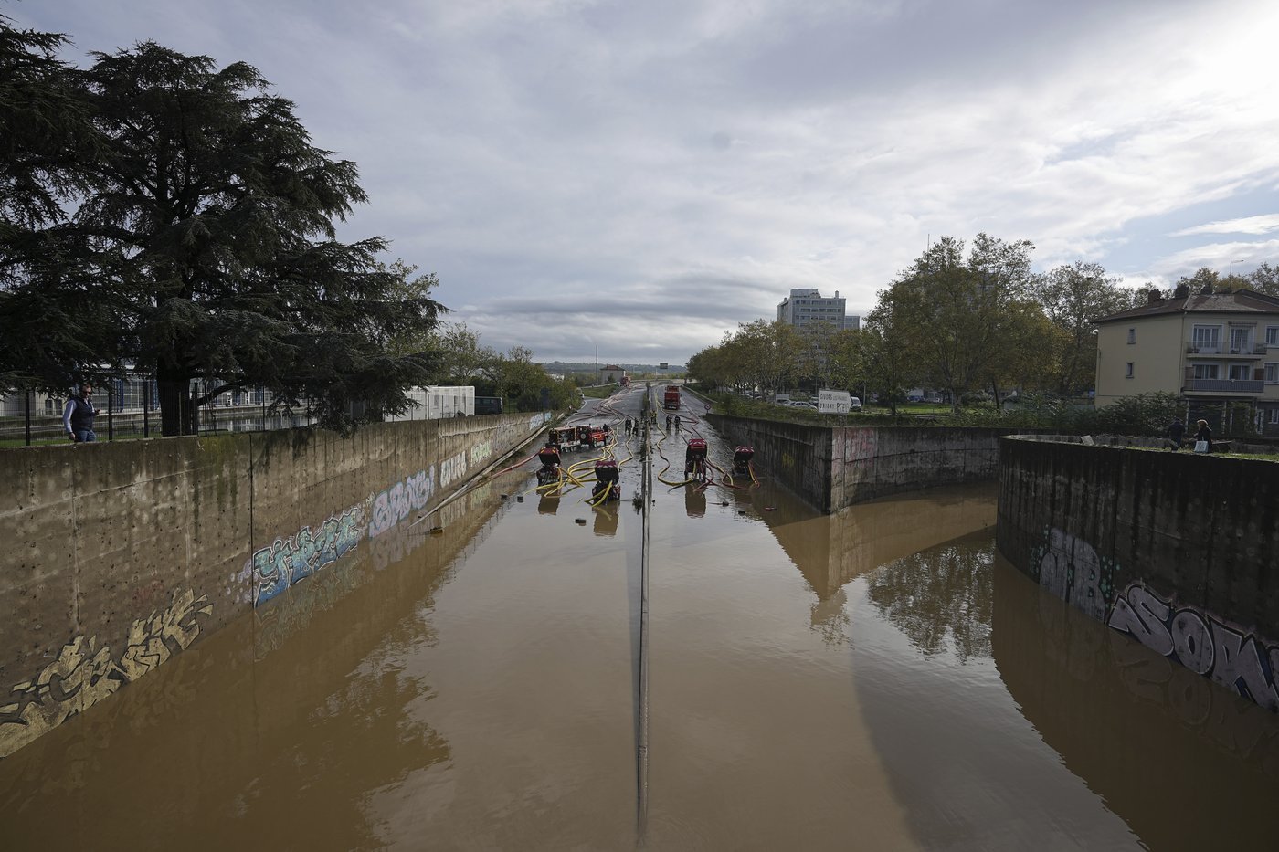 Two days of torrential rain bring major flooding to central France | iNFOnews.ca Two days of torrential rain bring major flooding to central France | iNFOnews.ca