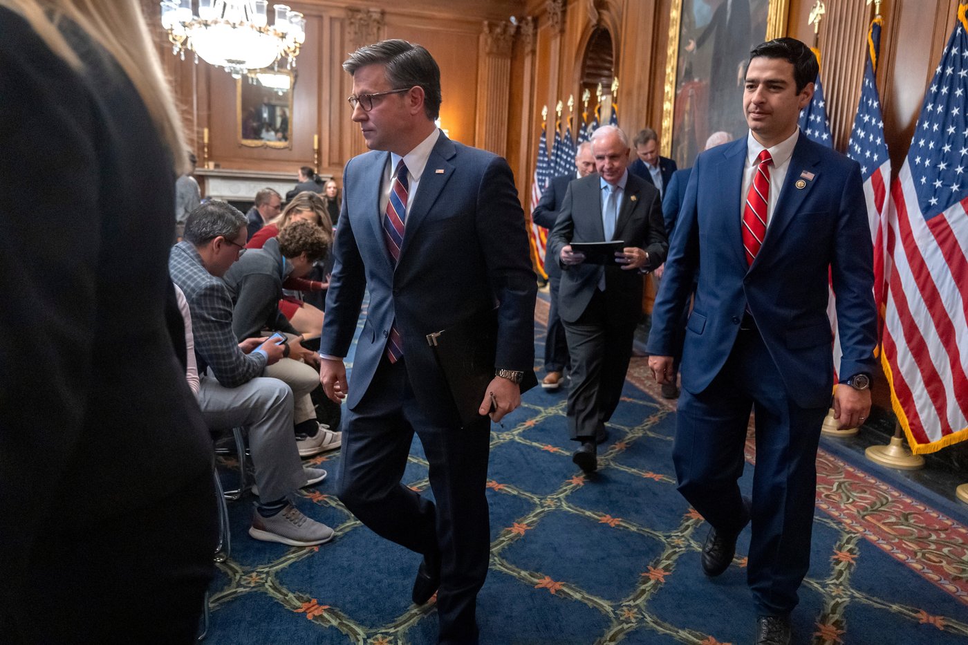 Bipartisan talks to end the shutdown intensify, but agreement elusive | iNFOnews.ca