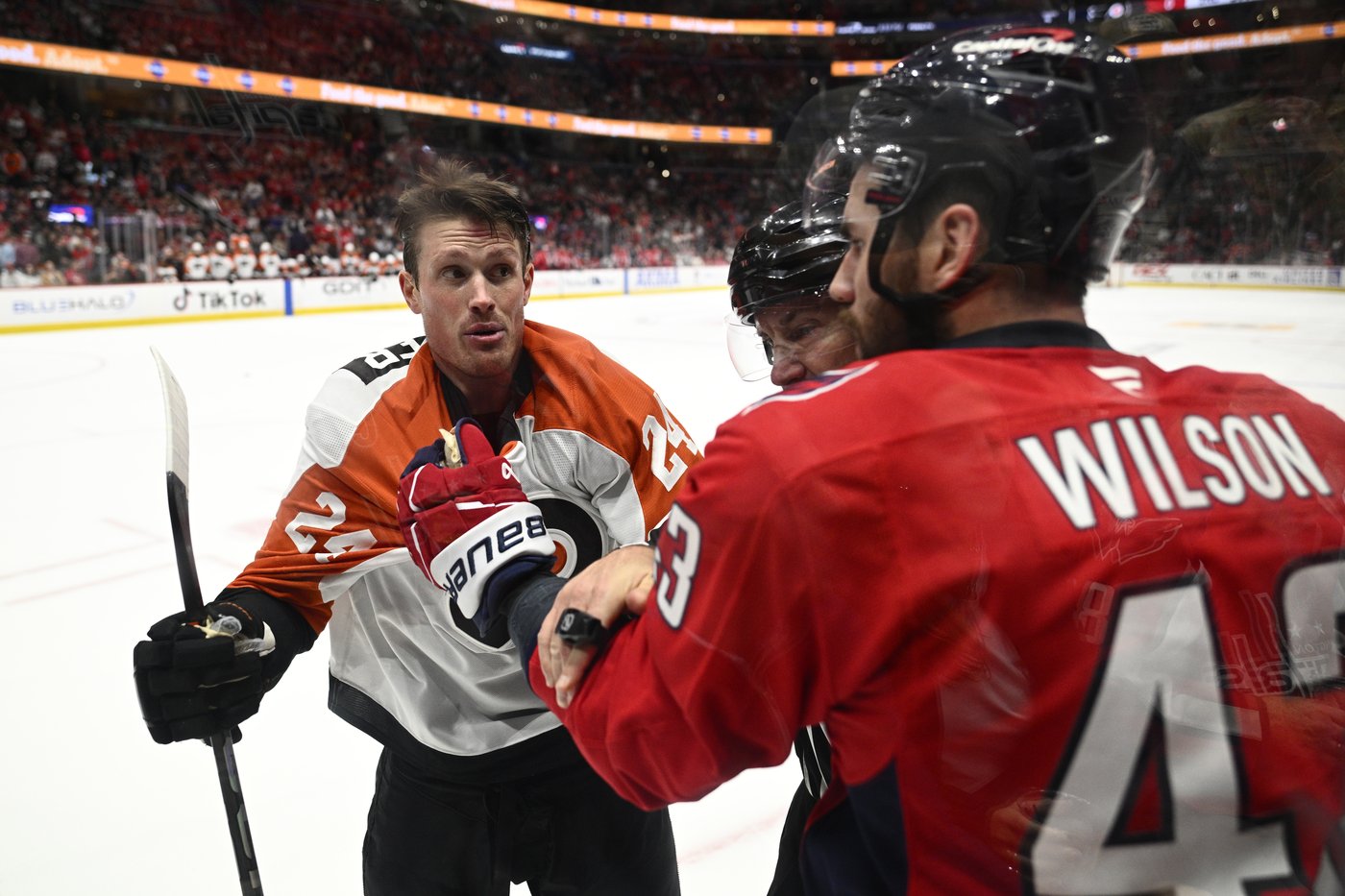Capitals hand the Flyers a 6th consecutive loss, extend their win streak to 5 | iNFOnews.ca Capitals hand the Flyers a 6th consecutive loss, extend their win streak to 5 | iNFOnews.ca