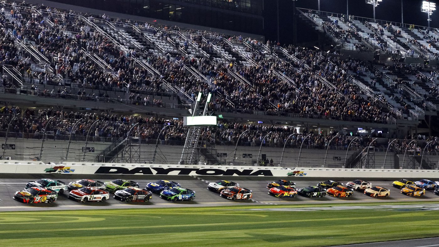 With bad weather looming, NASCAR moves up start time to Daytona 500 | iNFOnews.ca With bad weather looming, NASCAR moves up start time to Daytona 500 | iNFOnews.ca