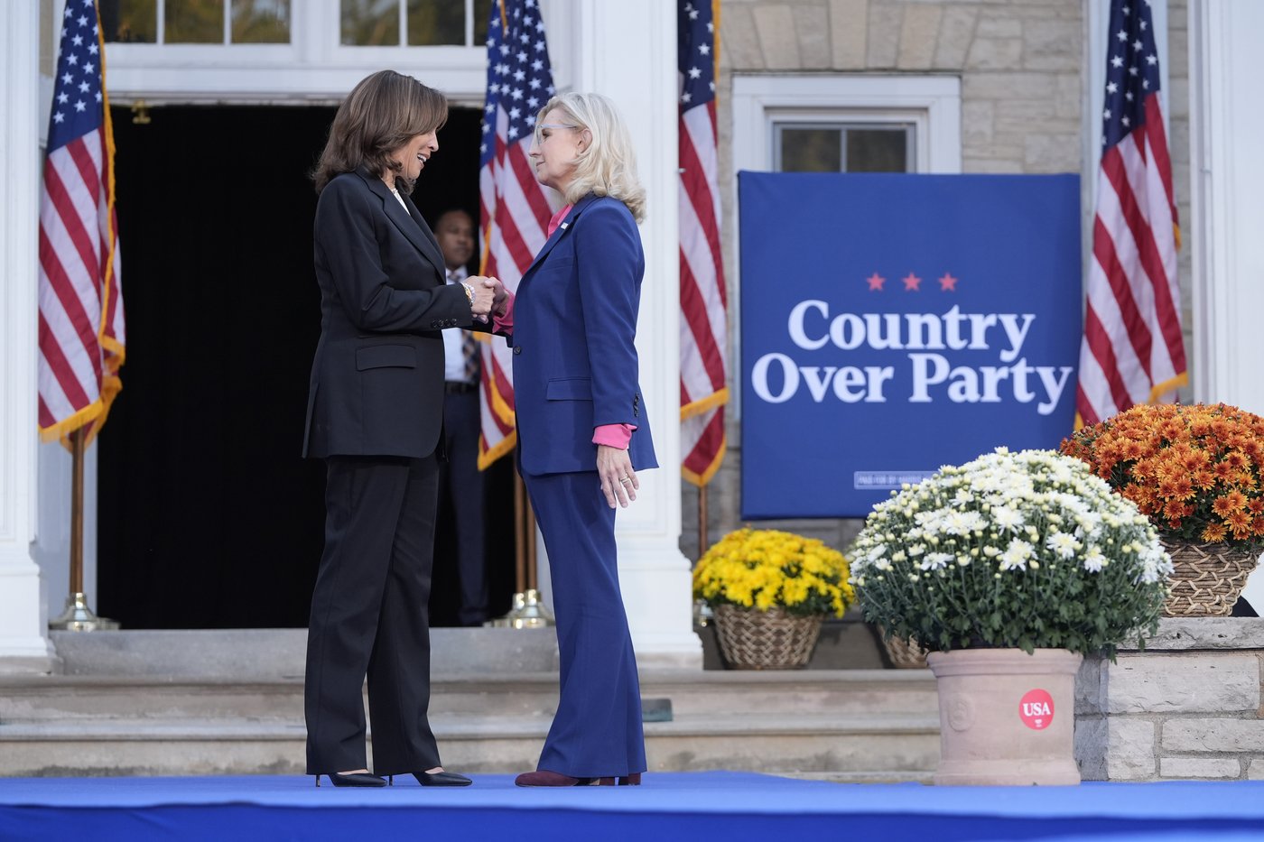 Harris seeks to win over Republicans uneasy about Trump with visits to Midwestern suburbs | iNFOnews.ca Harris seeks to win over Republicans uneasy about Trump with visits to Midwestern suburbs | iNFOnews.ca