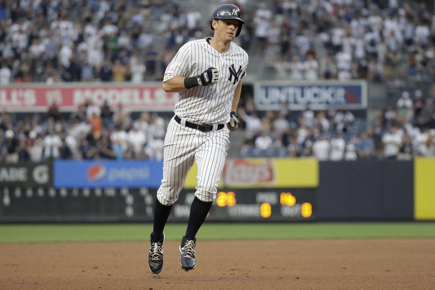 Yankees 3B DJ LeMahieu injures calf in spring training debut | iNFOnews.ca Yankees 3B DJ LeMahieu injures calf in spring training debut | iNFOnews.ca