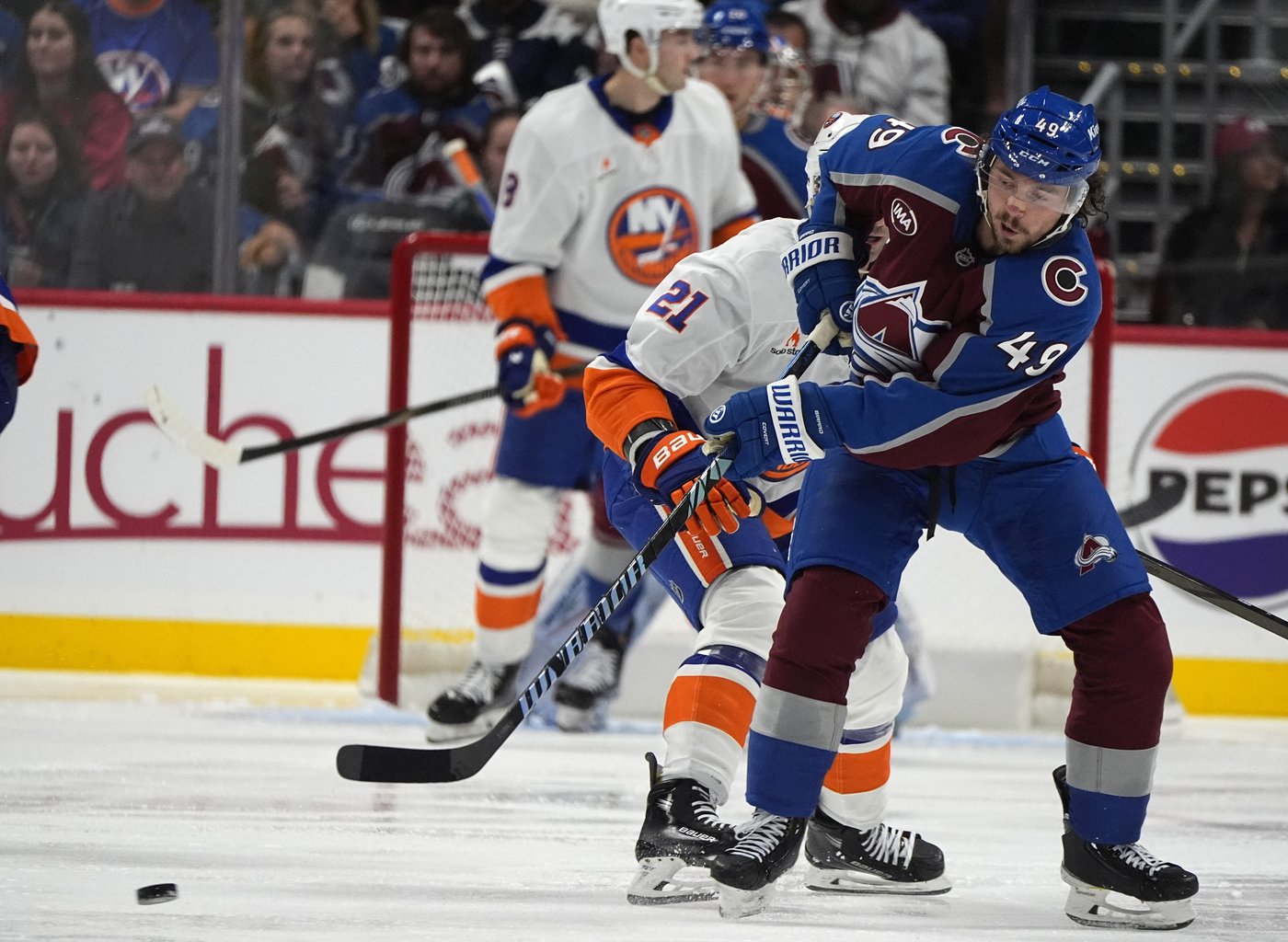 Nelson's 2 goals lifts Islanders to 6-2 win over Avalanche in Patrick Roy's return to Colorado | iNFOnews.ca Nelson's 2 goals lifts Islanders to 6-2 win over Avalanche in Patrick Roy's return to Colorado | iNFOnews.ca
