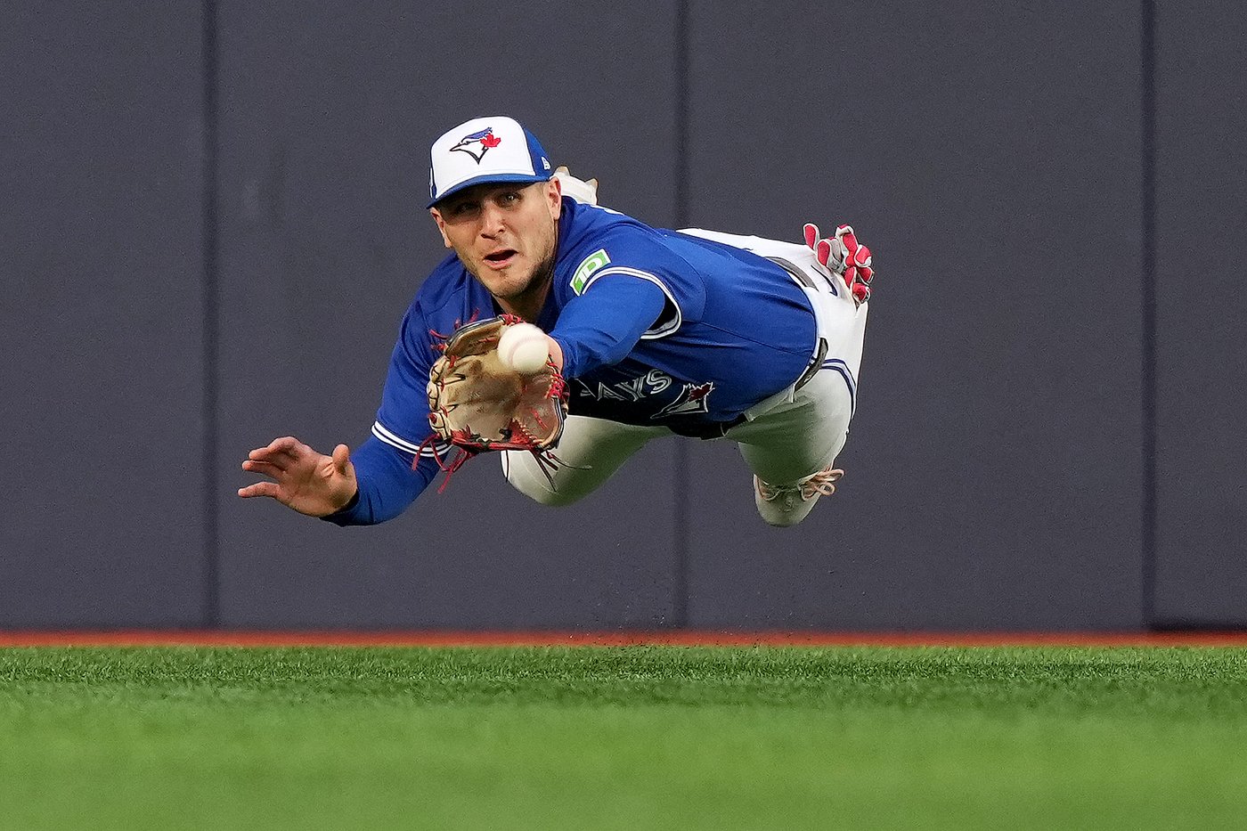 Photo Gallery: Mariners beat Jays 10-3, lead ALCS 2-0 | iNFOnews.ca