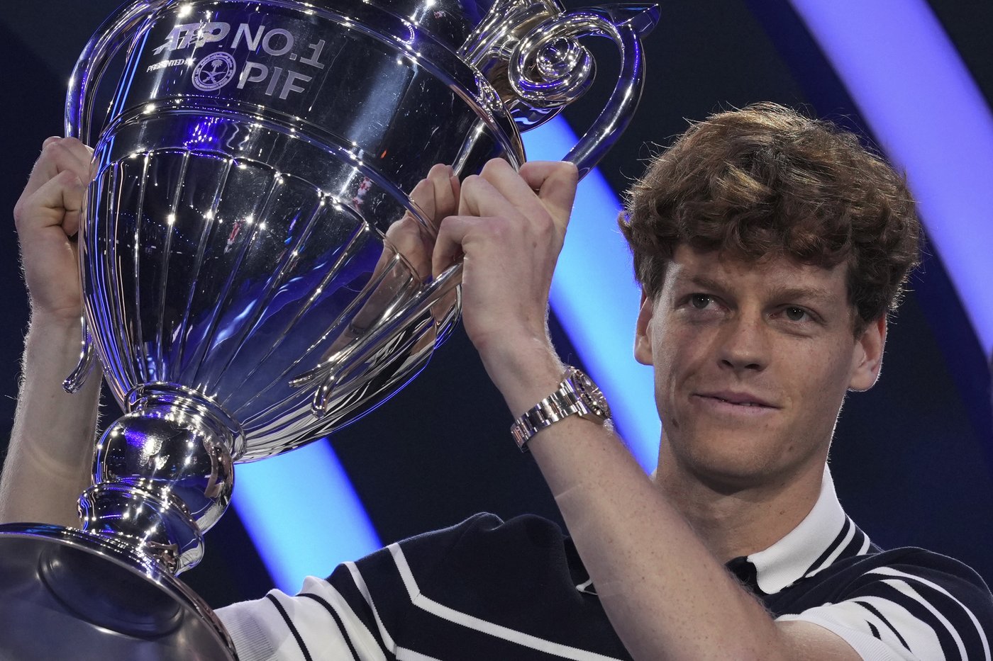Sinner is awarded the trophy for finishing the year at No. 1 in the ATP rankings | iNFOnews.ca Sinner is awarded the trophy for finishing the year at No. 1 in the ATP rankings | iNFOnews.ca