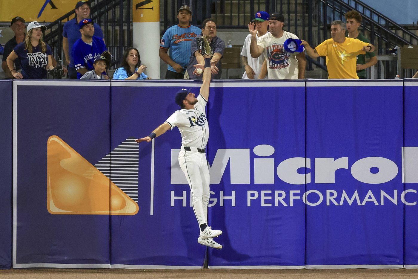 Blue Jays beat fading Rays 6-5 for 6th straight win, close in on AL East title | iNFOnews.ca Blue Jays beat fading Rays 6-5 for 6th straight win, close in on AL East title | iNFOnews.ca