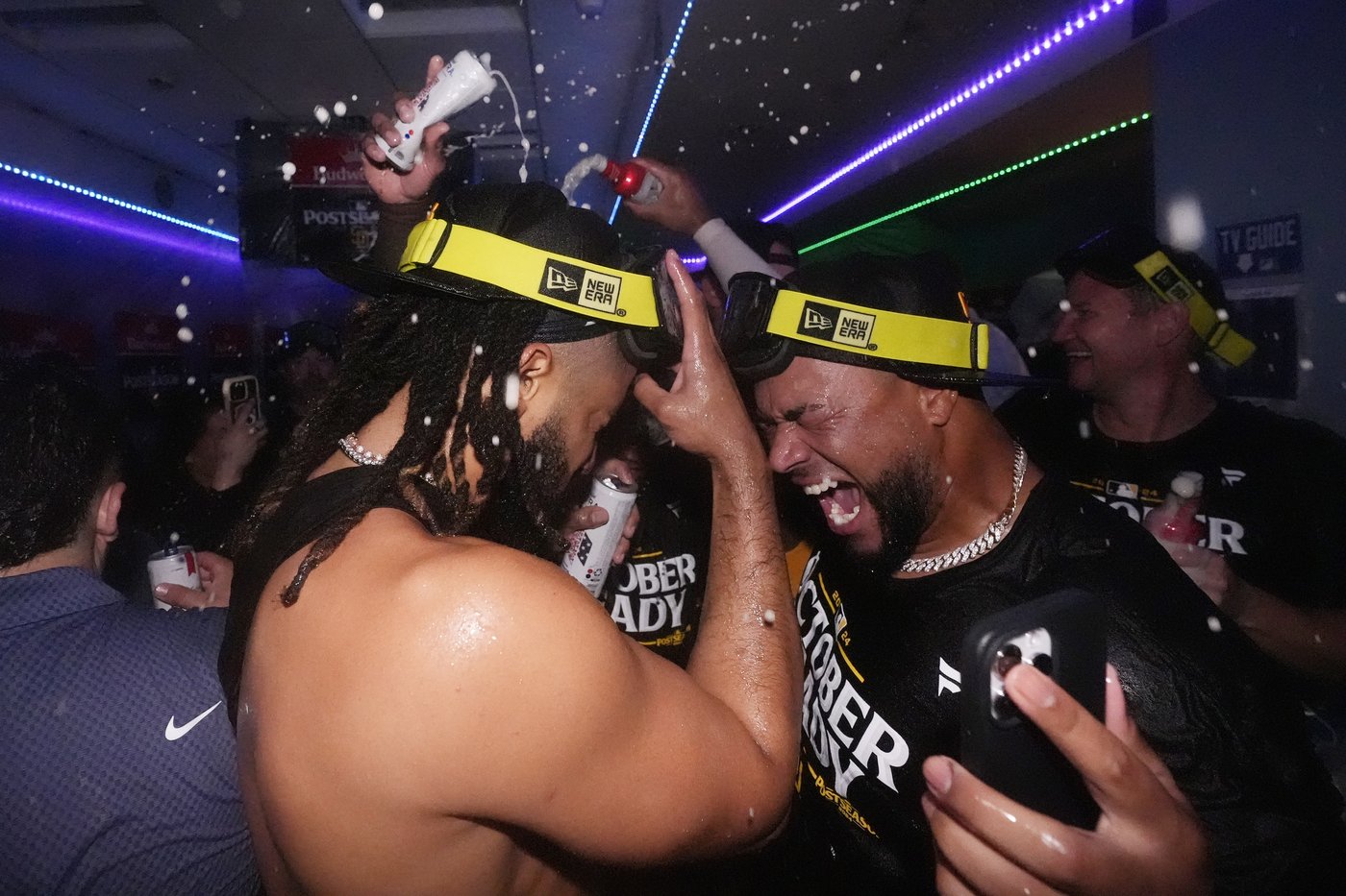 Padres clinch postseason berth with 4-2 win over NL West-leading Dodgers in opener of crucial series | iNFOnews.ca Padres clinch postseason berth with 4-2 win over NL West-leading Dodgers in opener of crucial series | iNFOnews.ca