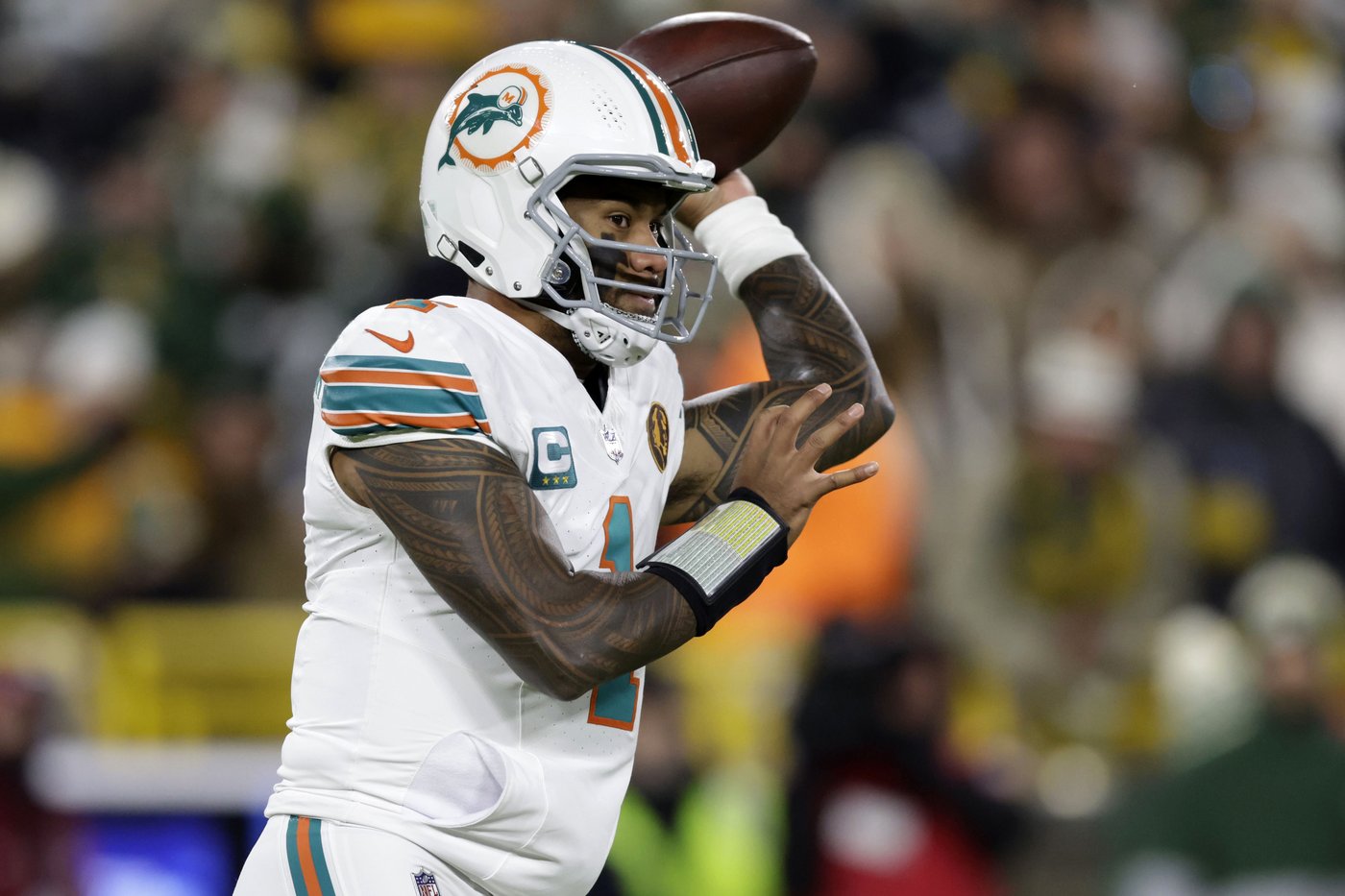Dolphins' struggles in the cold continue with 30-17 loss to Packers at Lambeau Field | iNFOnews.ca