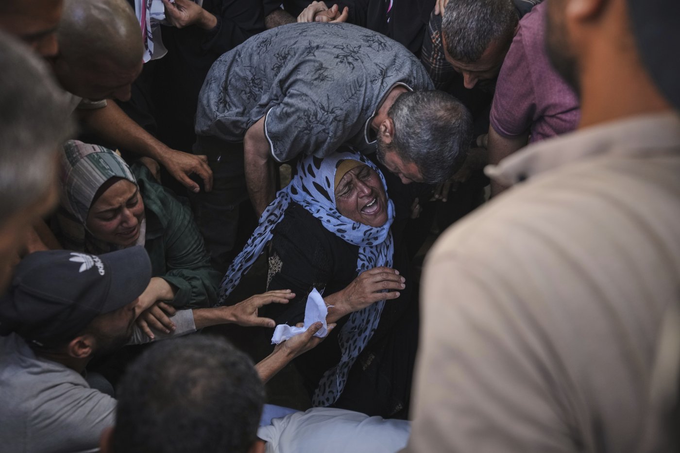 Strikes kill 94 Palestinians in Gaza, including 45 people waiting for aid, authorities say | iNFOnews.ca Strikes kill 94 Palestinians in Gaza, including 45 people waiting for aid, authorities say | iNFOnews.ca
