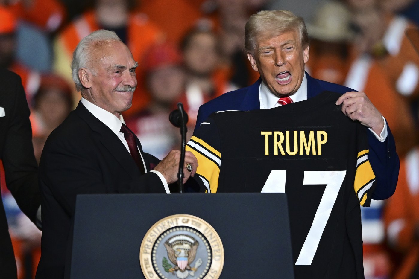 The Pittsburgh Steelers reached out to fans upset that Donald Trump received a jersey at a rally | iNFOnews.ca