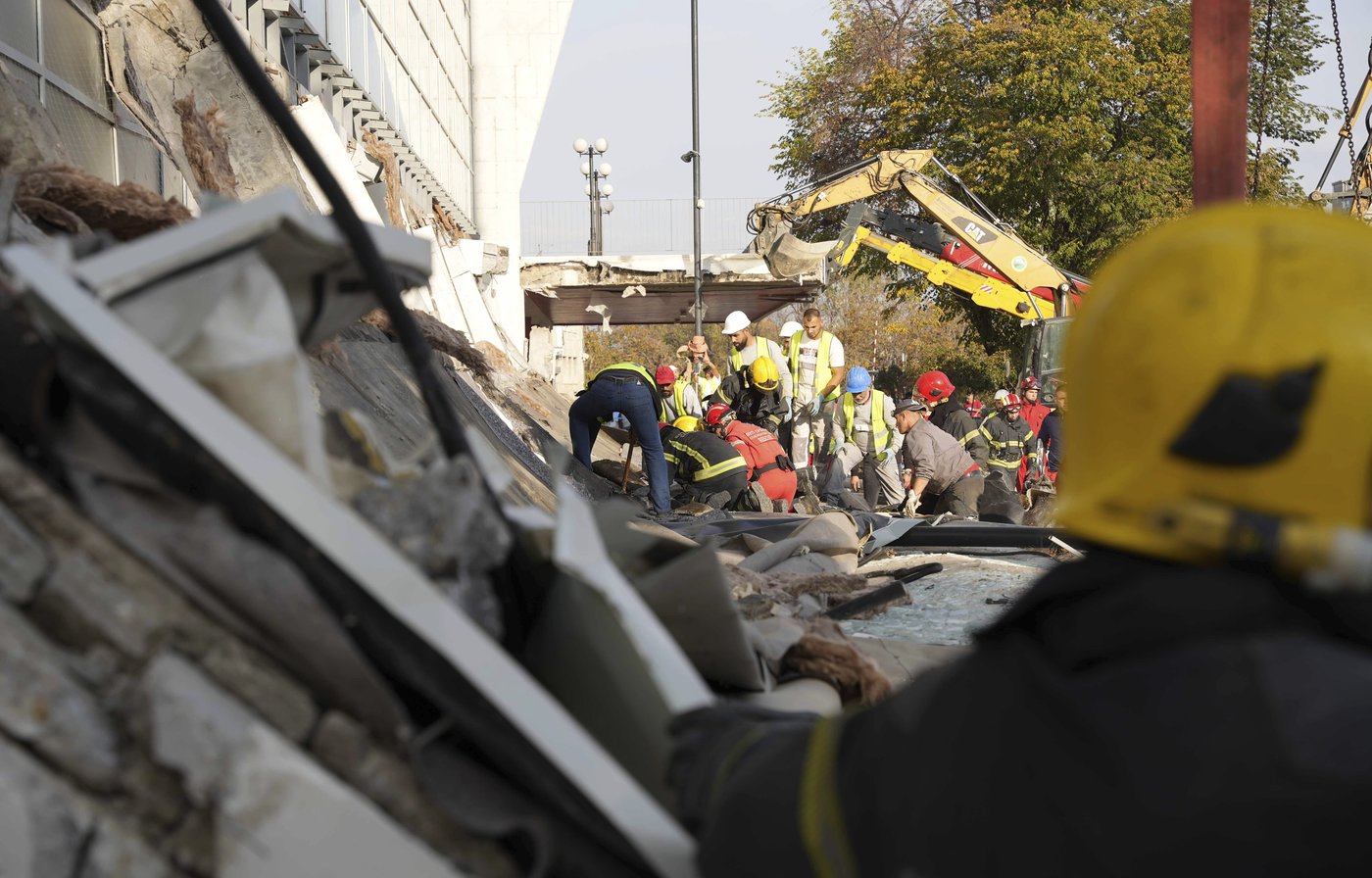 Roof collapse at Serbian railway station kills at least 14 | iNFOnews.ca Roof collapse at Serbian railway station kills at least 14 | iNFOnews.ca