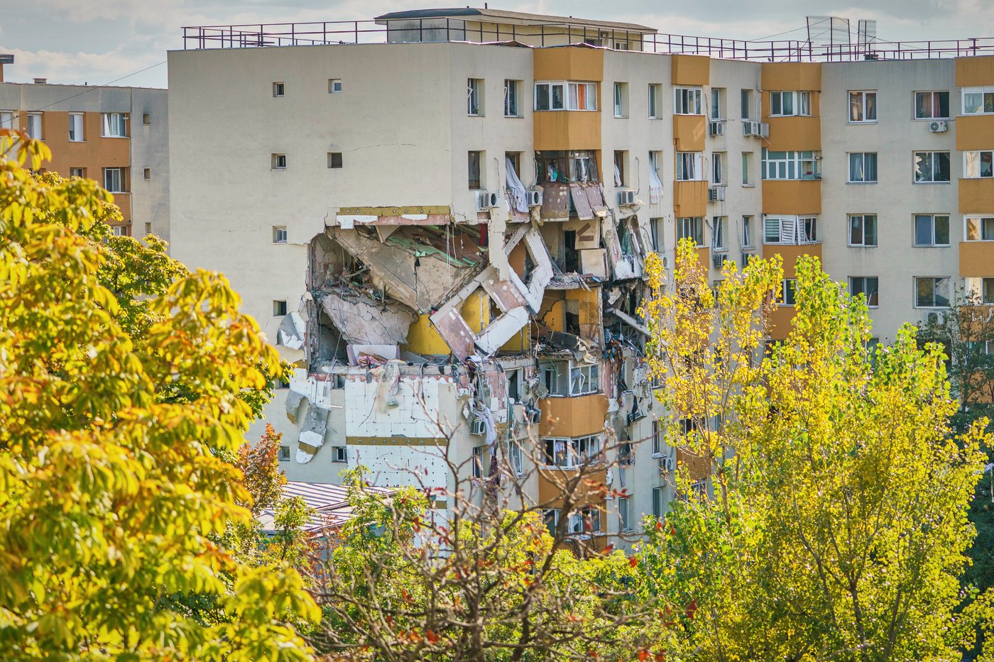Powerful blast at apartment building in Romania’s capital kills 3 and injures at least 13 | iNFOnews.ca Powerful blast at apartment building in Romania’s capital kills 3 and injures at least 13 | iNFOnews.ca