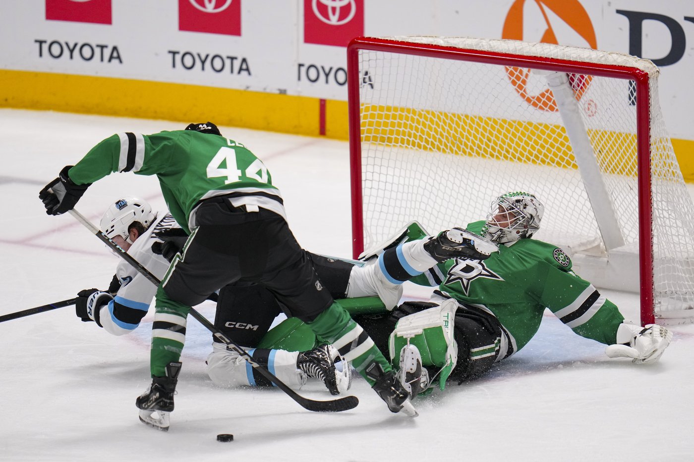 Cooley has goal and assist, Utah gets 4 power-play scores in 5-3 win over Stars | iNFOnews.ca Cooley has goal and assist, Utah gets 4 power-play scores in 5-3 win over Stars | iNFOnews.ca