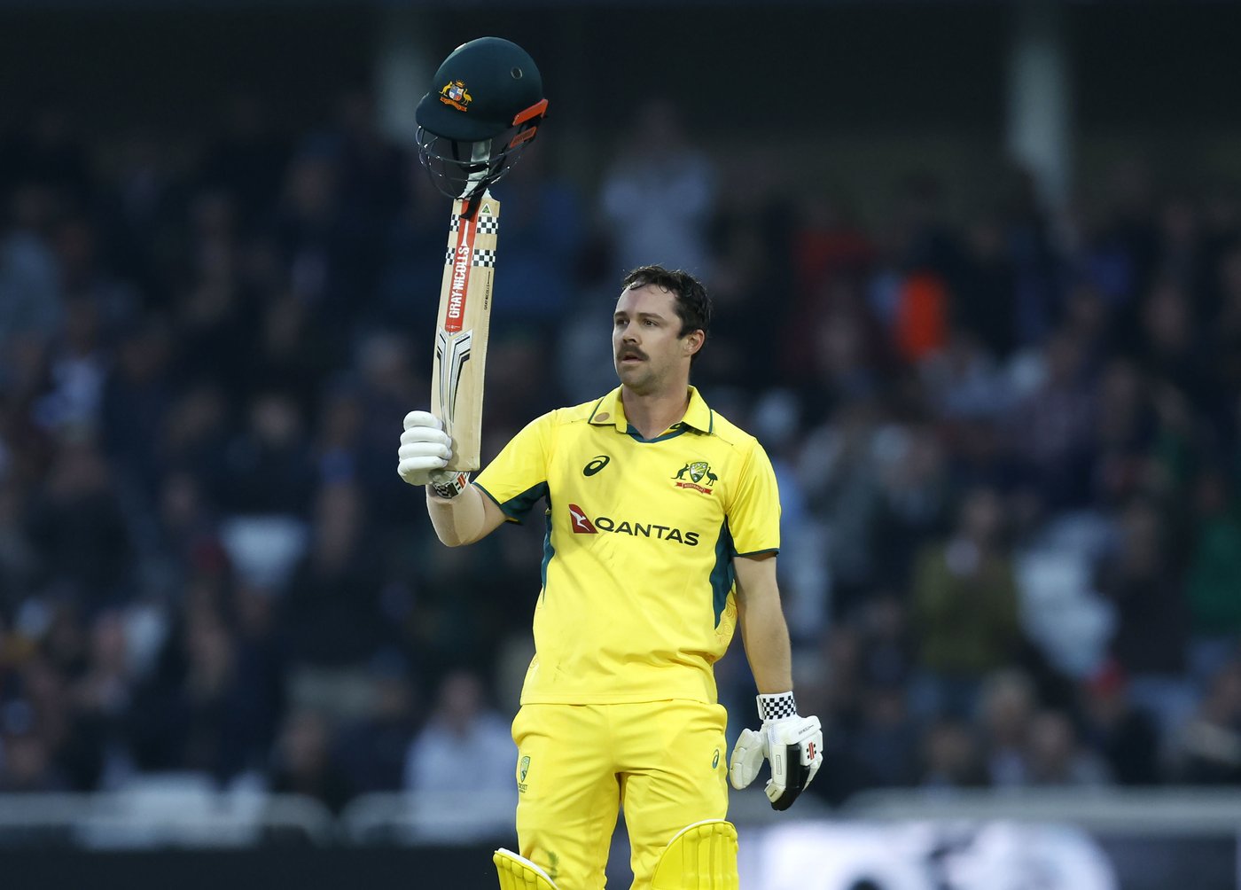 Travis Head smashes career-best 154 not out as Australia chases down 316 to beat England in 1st ODI | iNFOnews.ca