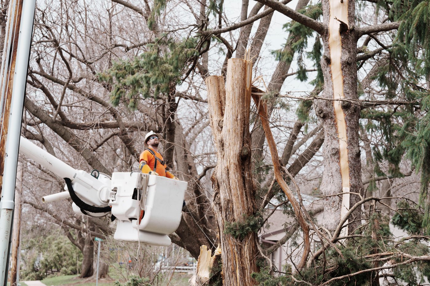 Severe storms accompanied by tornadoes damage communities from the Plains to the Midwest | iNwheels Severe storms accompanied by tornadoes damage communities from the Plains to the Midwest | iNwheels