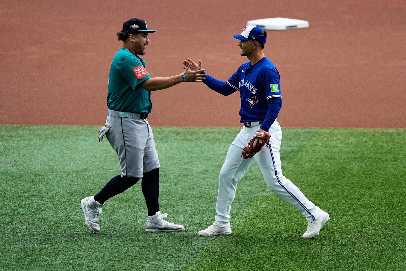 Canadian slugger Josh Naylor helps Mariners put Blue Jays in big ALCS hole with home run back home | iNFOnews.ca