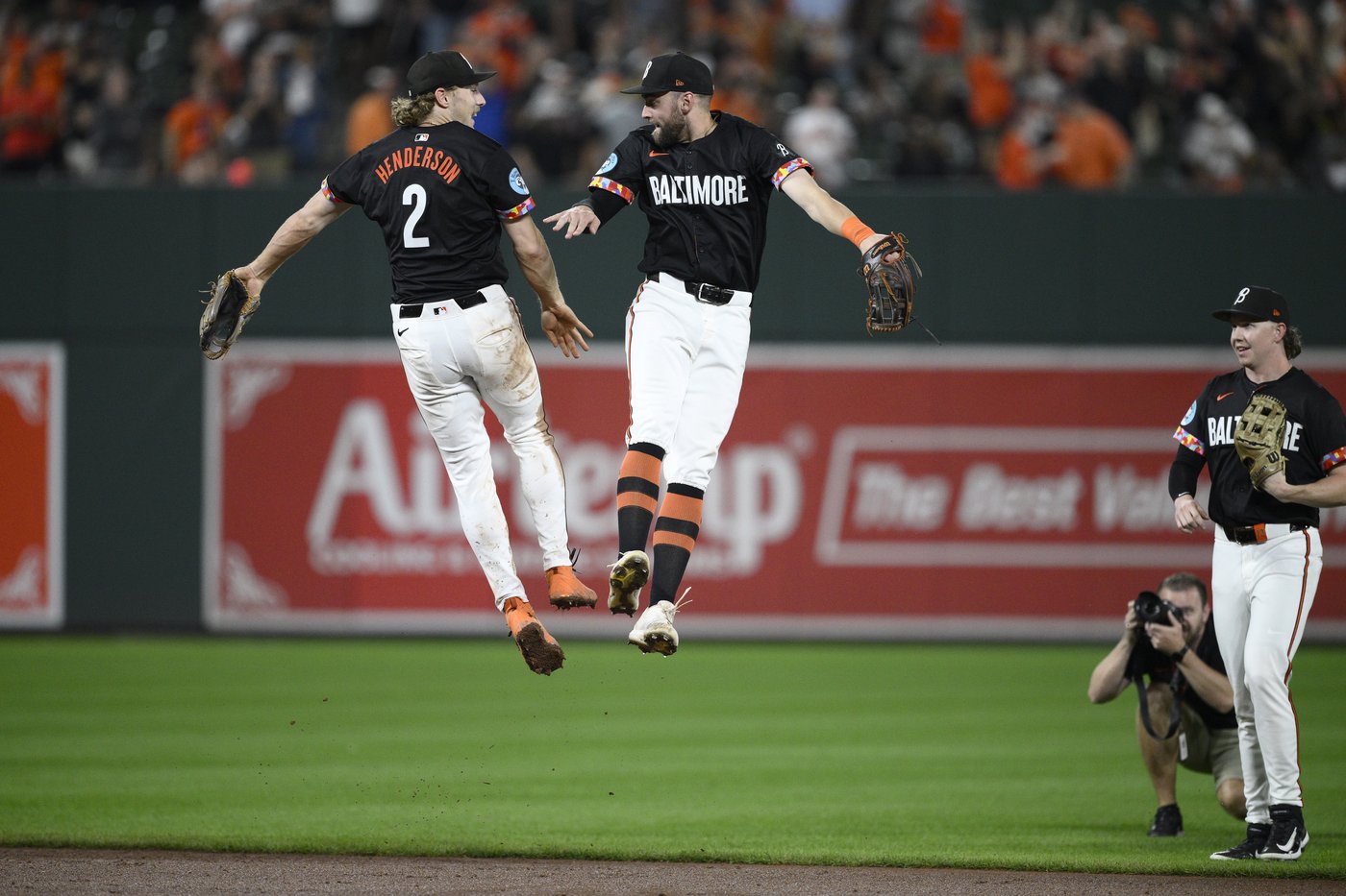 MLB's expanded playoffs are keeping more fans engaged as the regular season hits the final stretch | iNFOnews.ca