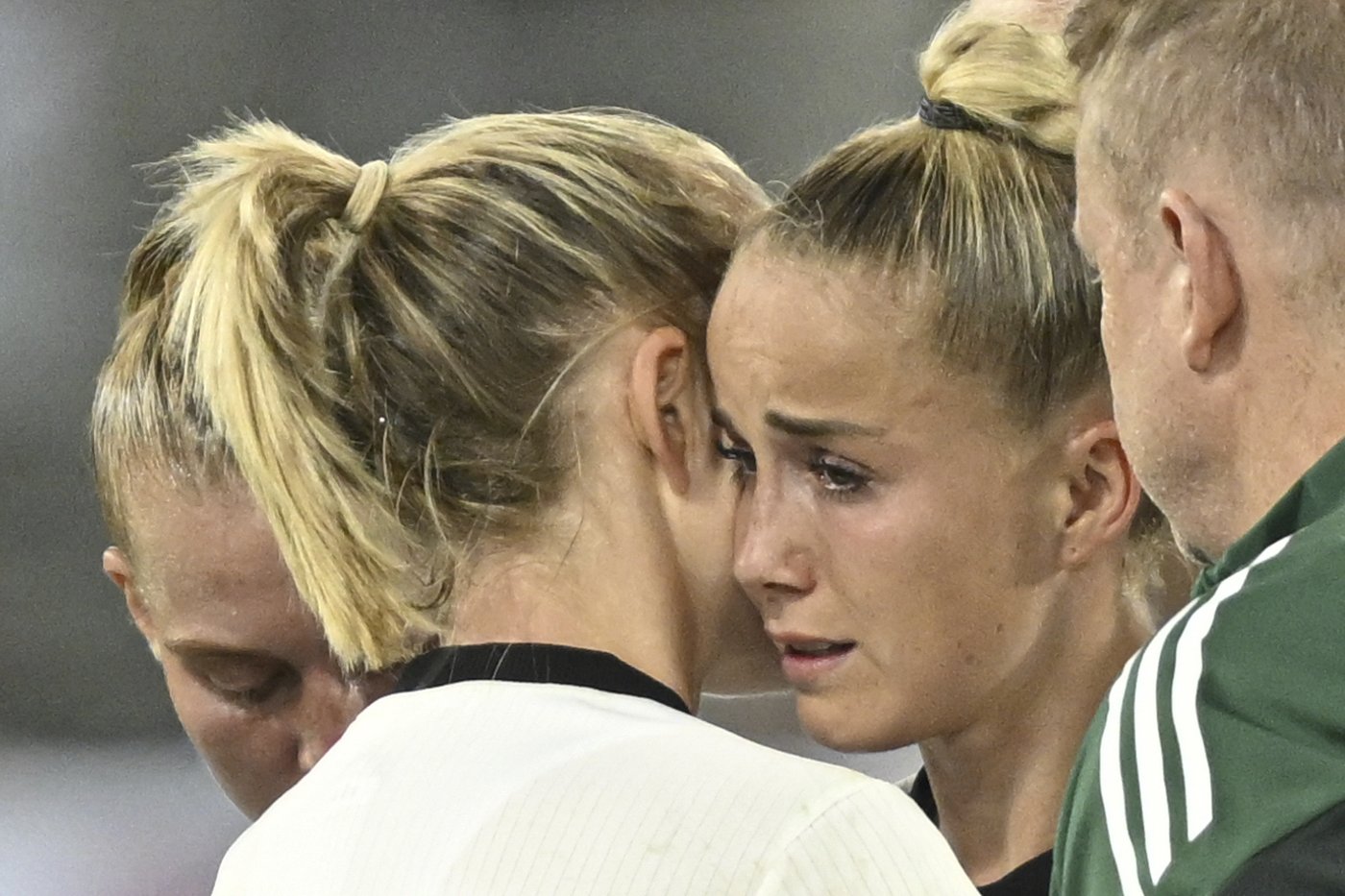 Germany captain Giulia Gwinn to miss rest of Euro 2025 with knee injury | iNFOnews.ca Germany captain Giulia Gwinn to miss rest of Euro 2025 with knee injury | iNFOnews.ca