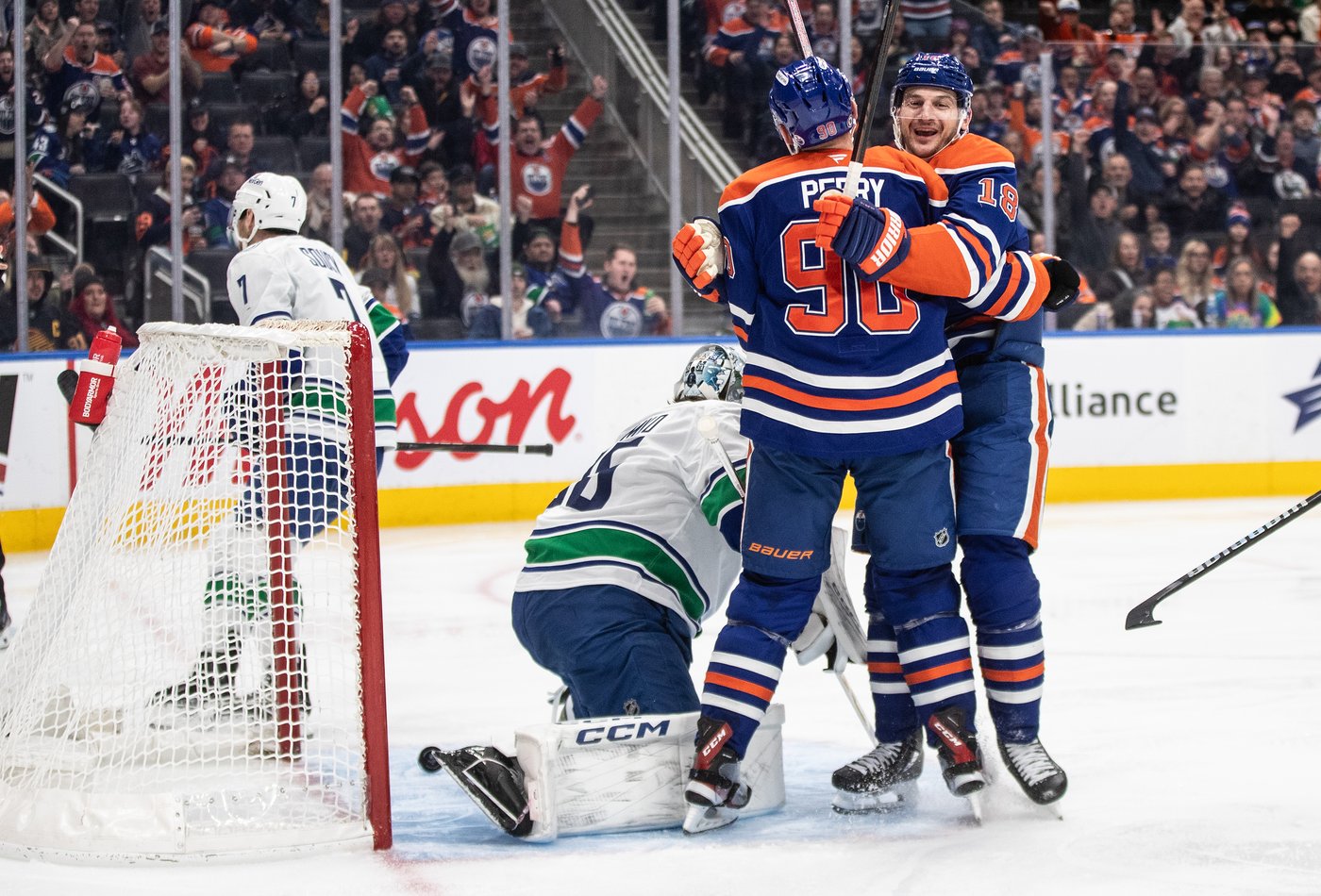 Zach Hyman and Leon Draisaitl lead Oilers to 6-2 victory over Canucks | iNFOnews.ca Zach Hyman and Leon Draisaitl lead Oilers to 6-2 victory over Canucks | iNFOnews.ca