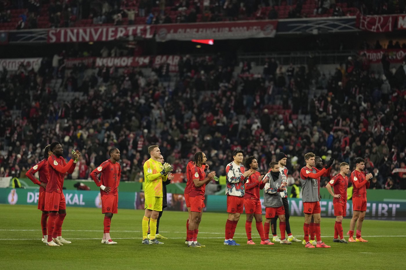 Neuer gets sent off for 1st time and Bayern Munich exits German Cup early again | iNFOnews.ca Neuer gets sent off for 1st time and Bayern Munich exits German Cup early again | iNFOnews.ca