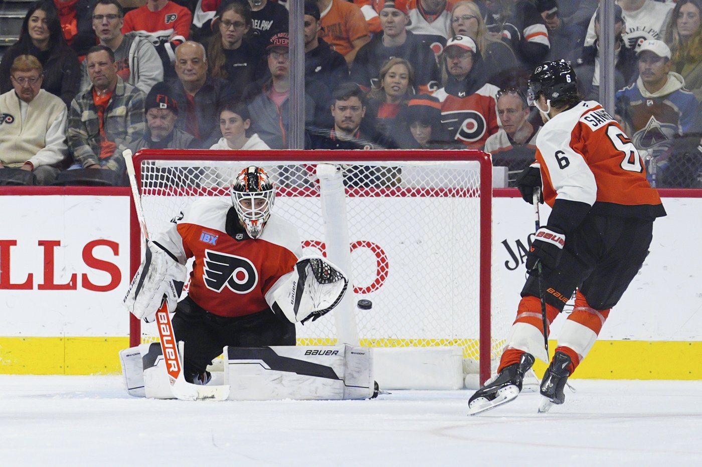Makar scores 2 goals to lift Colorado past Flyers 3-2 in game marred by injured referee | iNFOnews.ca Makar scores 2 goals to lift Colorado past Flyers 3-2 in game marred by injured referee | iNFOnews.ca