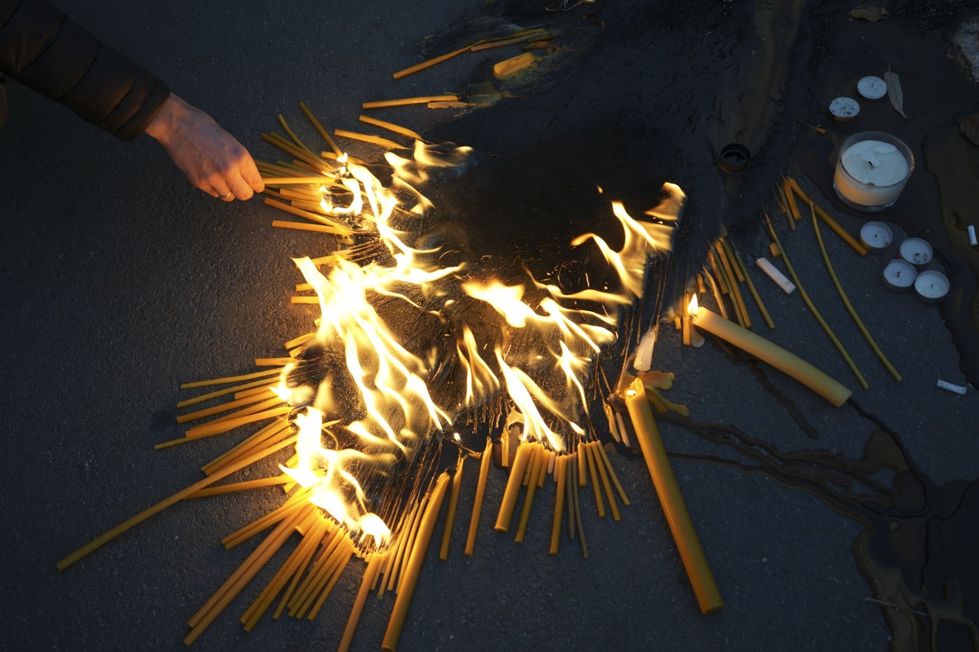 Hundreds hold vigil for victims of roof collapse in northern Serbian city | iNFOnews.ca Hundreds hold vigil for victims of roof collapse in northern Serbian city | iNFOnews.ca