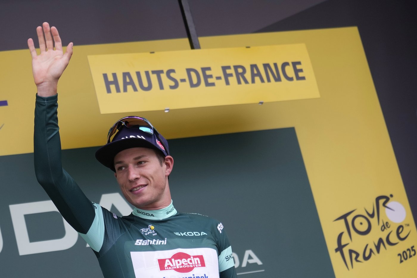 Philipsen has successful surgery after breaking collarbone in Tour de France crash | iNFOnews.ca