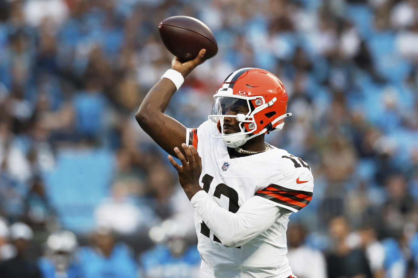 Browns rookie Shedeur Sanders throws 2 TD passes in first half of NFL preseason debut vs Panthers | iNFOnews.ca
